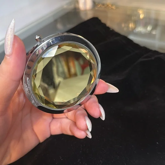 ✨✨ La Prairie Jeweled Compact Mirror✨✨
